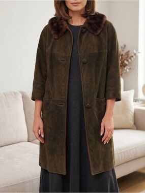 Vintage Women's Brown Suede Coat with Fur Collar